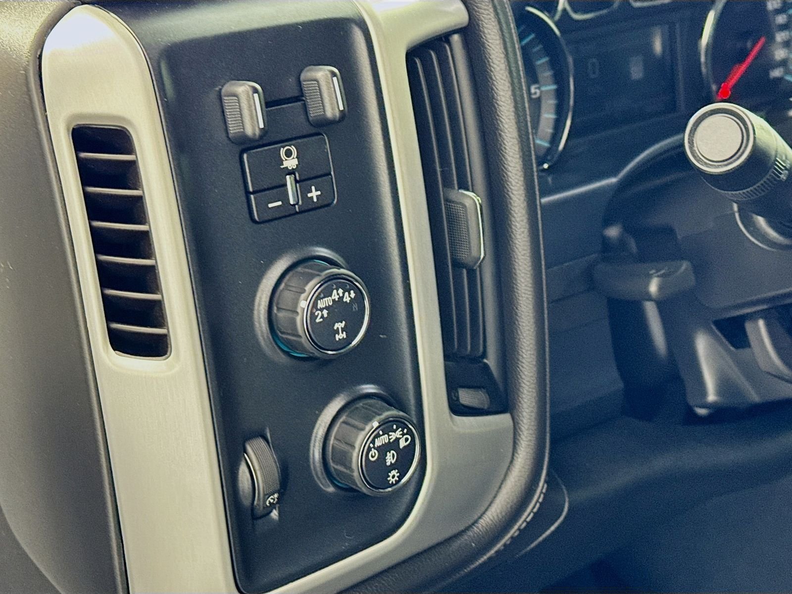 Used 2018 White GMC SLT image 7