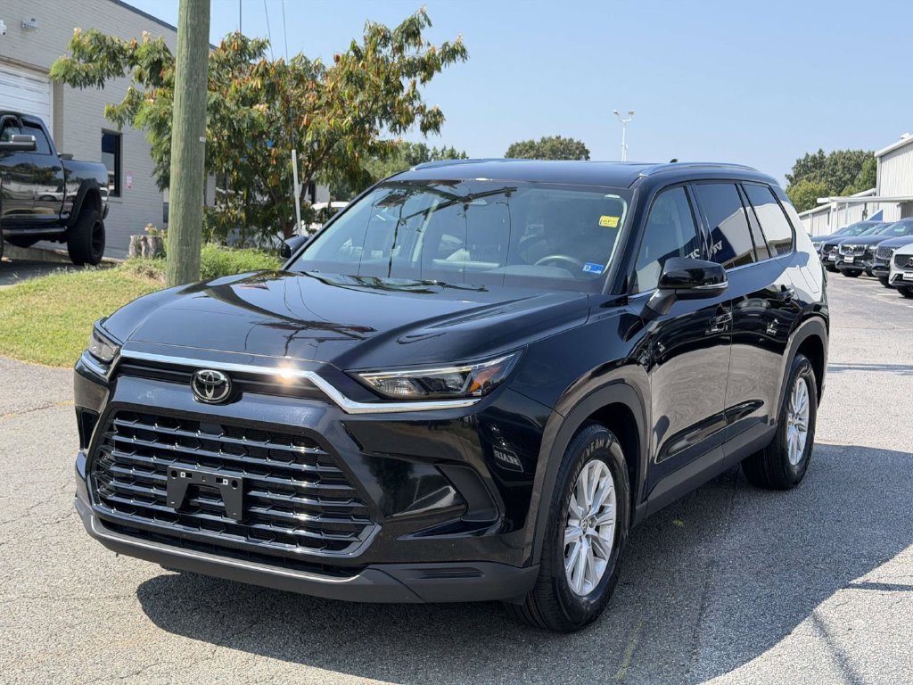 Used 2025 Black Toyota XLE image 23