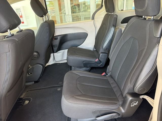 Used 2023 White Chrysler LX image 16