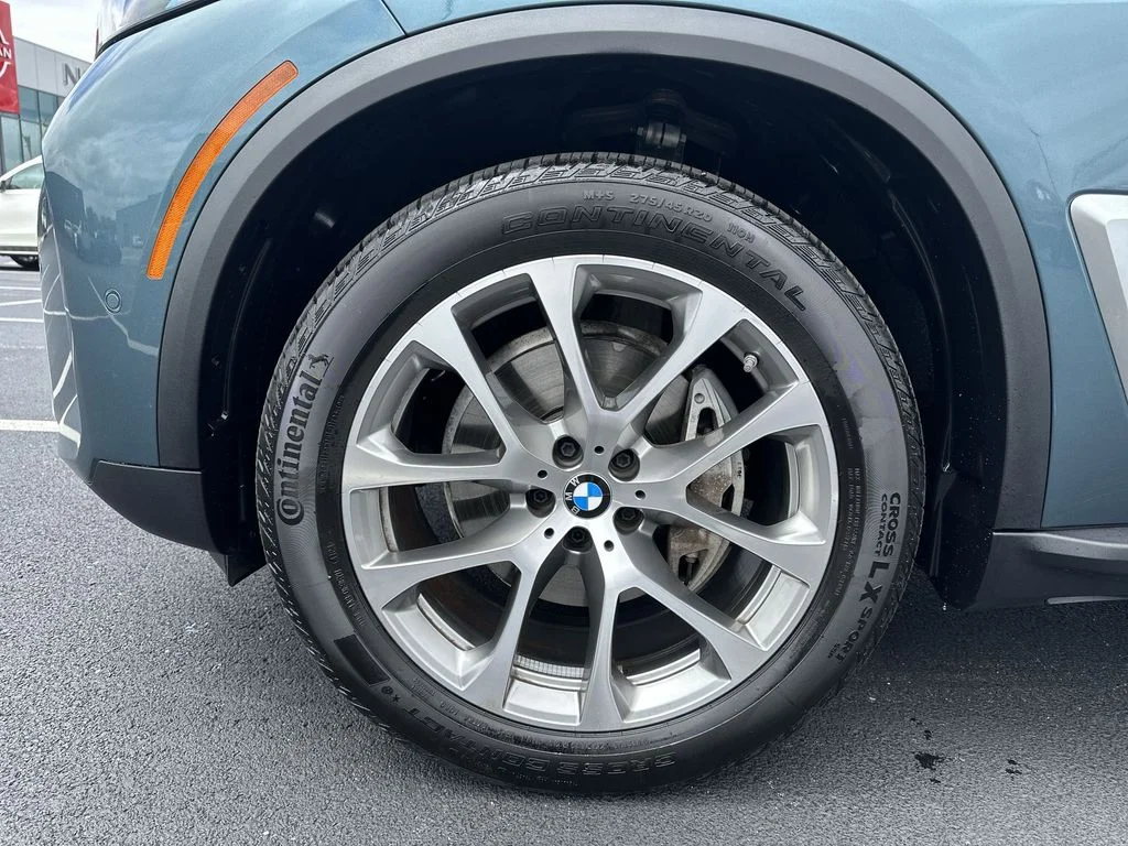 Used 2025 Blue BMW xDrive40i image 16