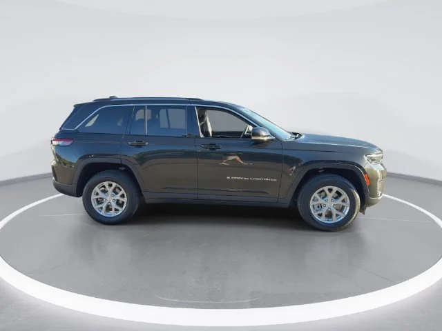 Used 2023 Brown Jeep Limited image 9