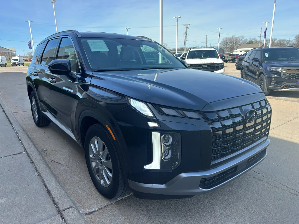 Used 2025 Moonlight Cloud Hyundai SEL image 2