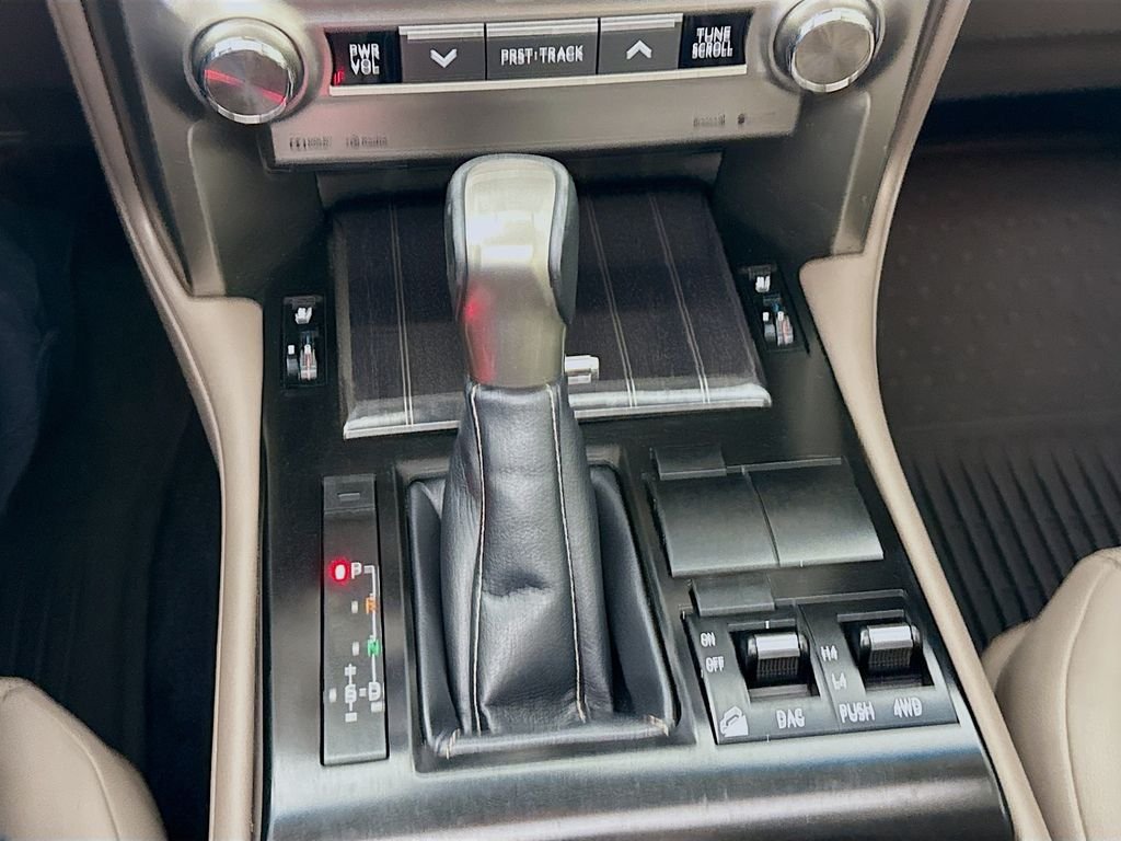 Used 2020 White Lexus 460 image 18