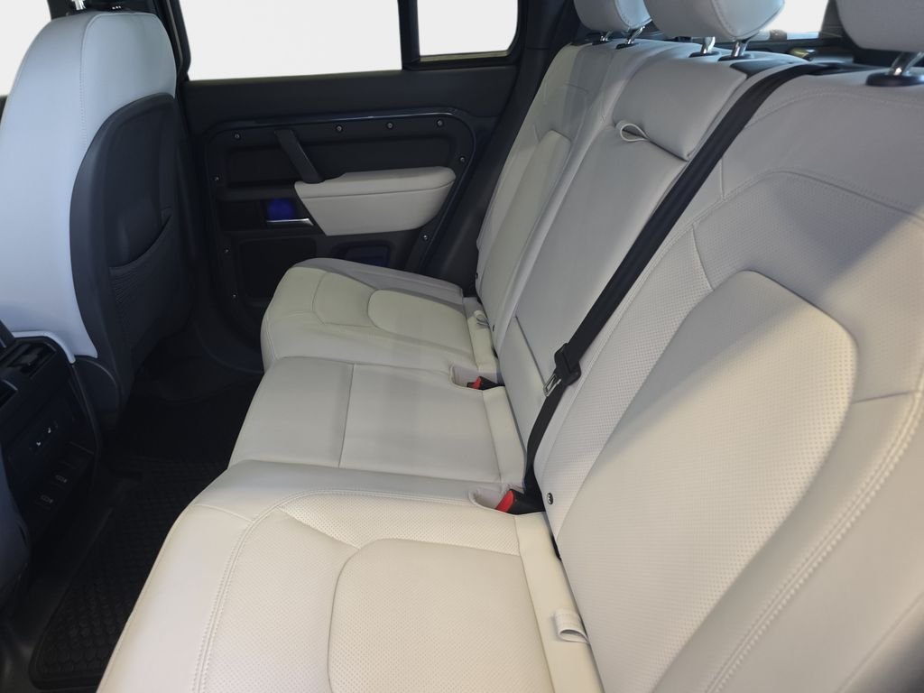 New 2026 Tasman Blue LAND ROVER X-Dynamic SE image 11