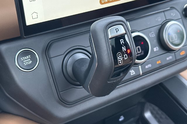 New 2026 Woolstone Green Land Rover X-Dynamic SE image 21