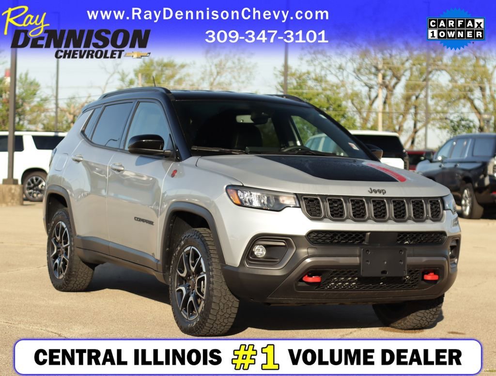 Used 2025 Silver Jeep Trailhawk 4x4 image 1