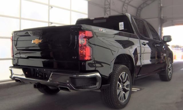 Used 2022 Black Chevrolet LT image 2