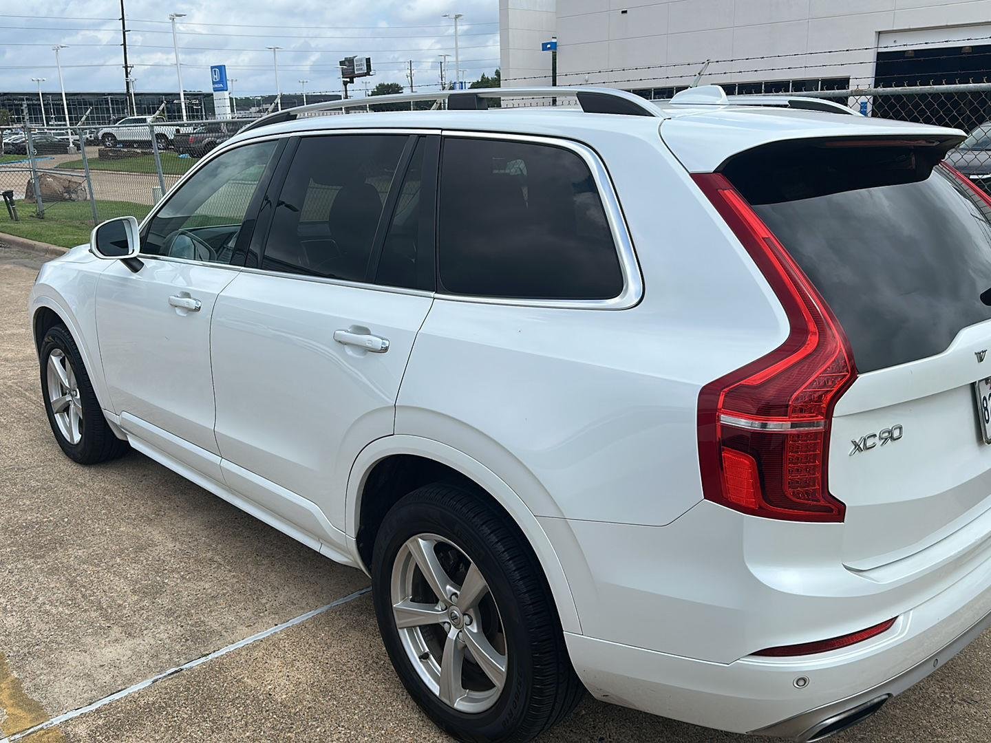 Used 2016  VOLVO T5MOMENT image 3