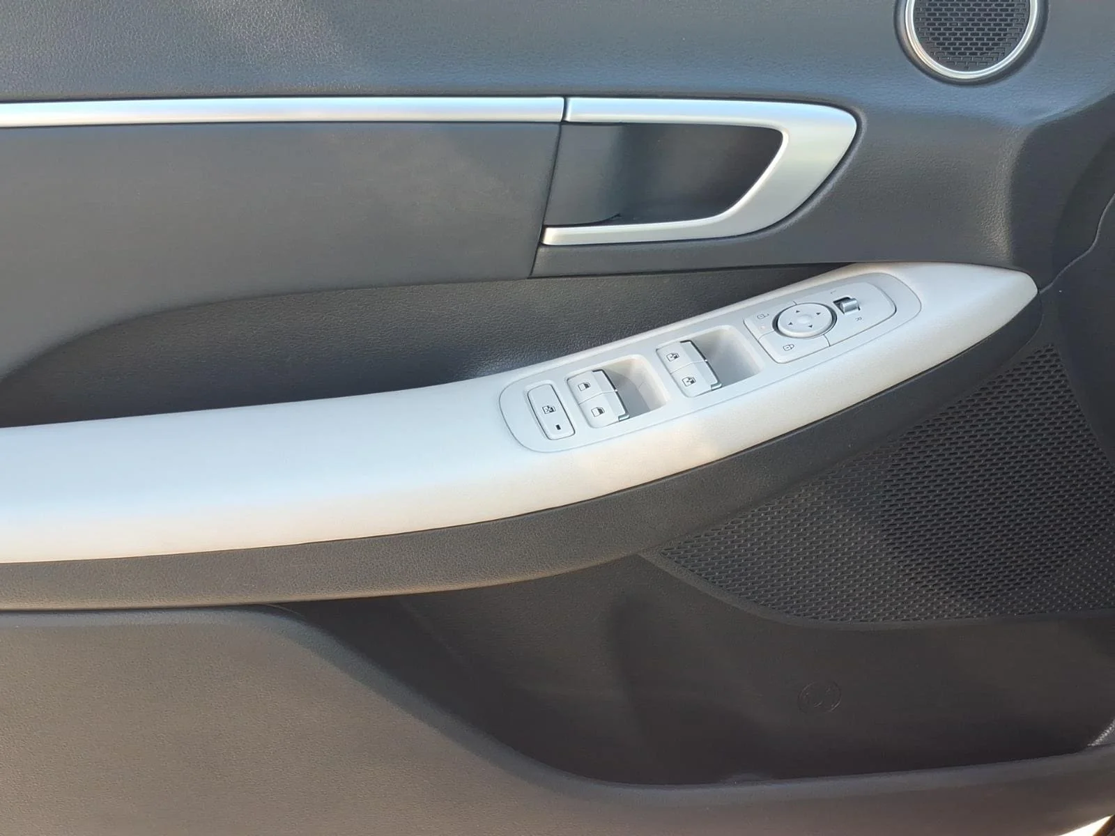 Used 2025 Blue Hyundai SEL image 24