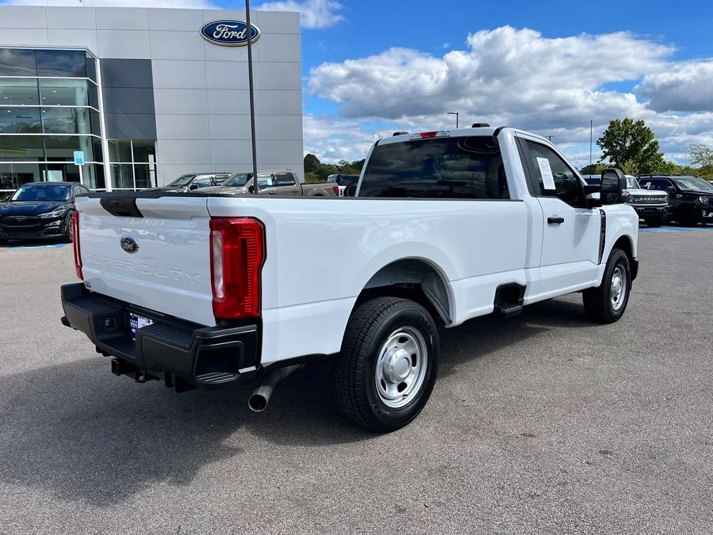 Used 2025 White Ford XL image 8