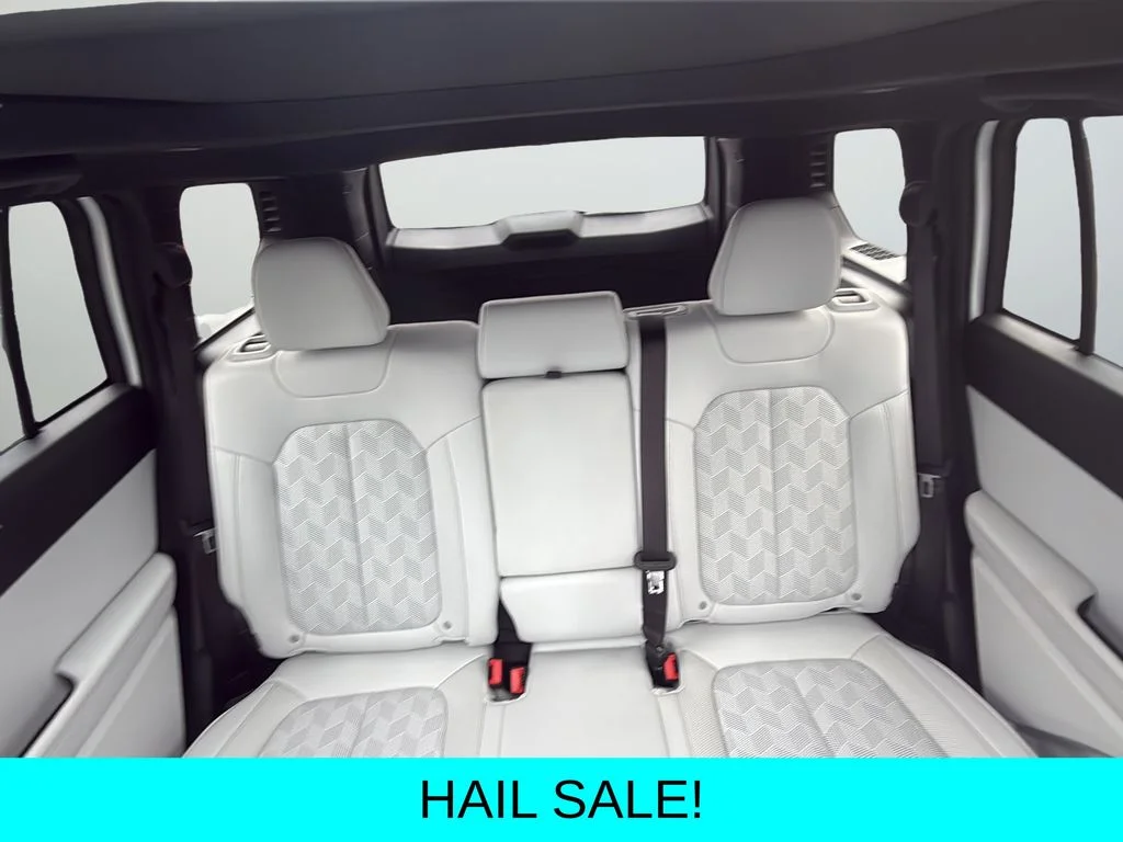New 2026 Bright White Clear-Coat Exterior Paint Jeep Overland image 30