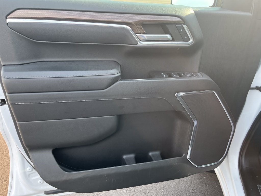 Used 2023 White Chevrolet LT image 12