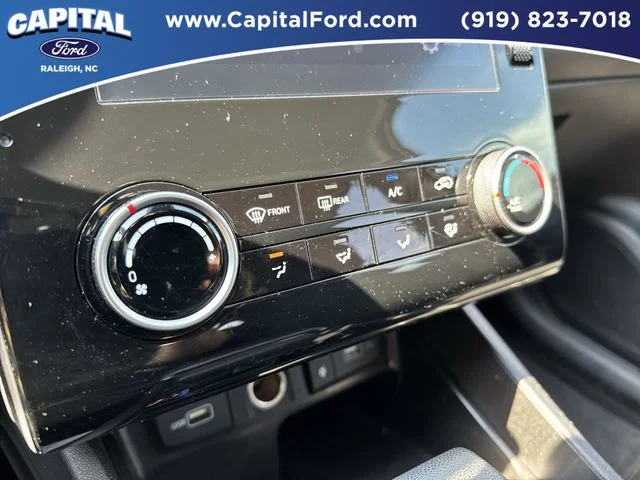 Used 2023 White Hyundai SEL image 29