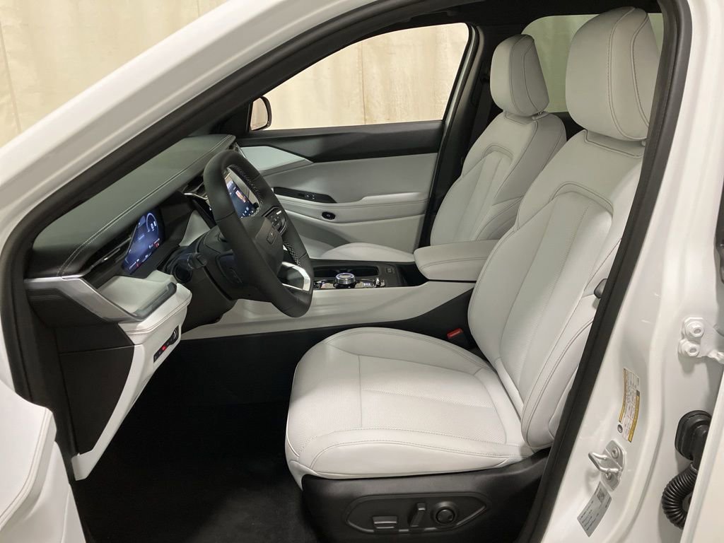 New 2026 Bright White Clear-Coat Exterior Paint Jeep Limited image 10
