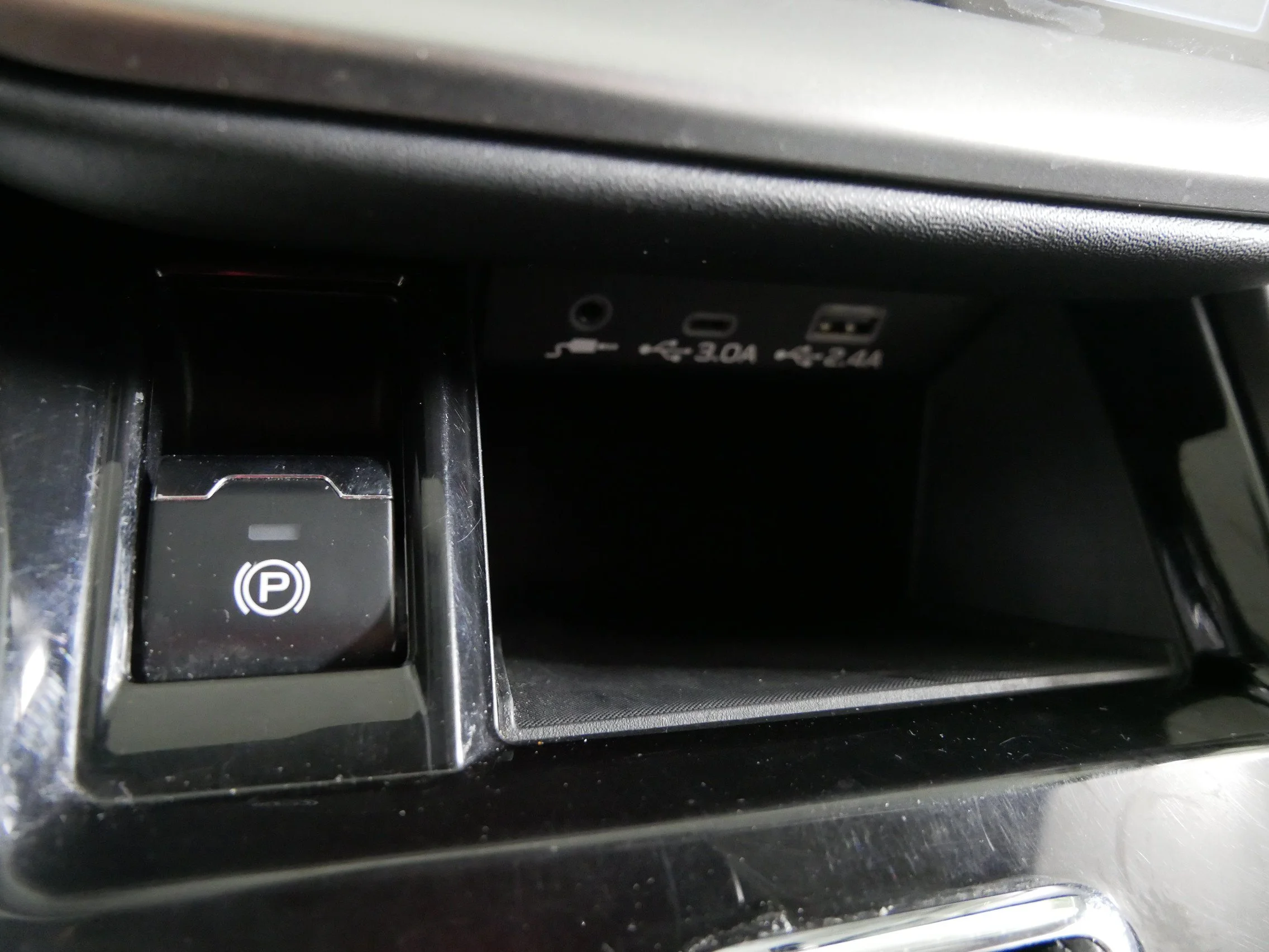 Used 2025 Crystal Black Silica Subaru Limited image 31