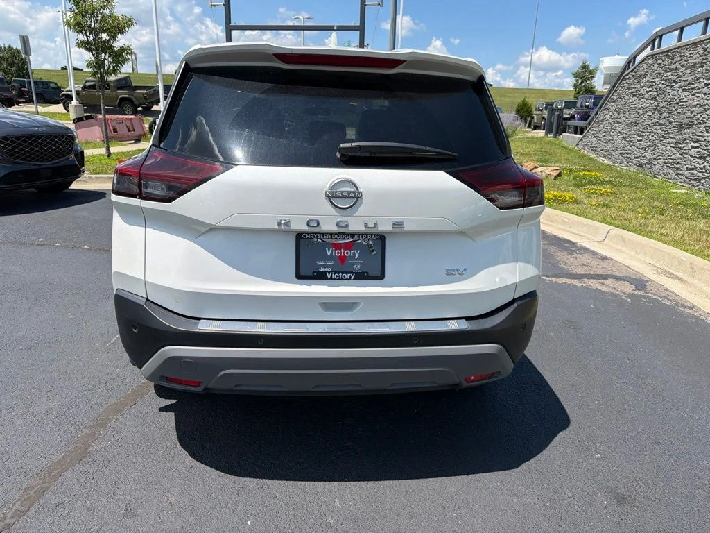 Used 2022 White Nissan SV image 6
