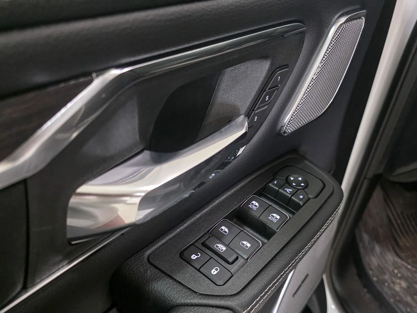 2026 RAM 1500 Laramie - Photo 19