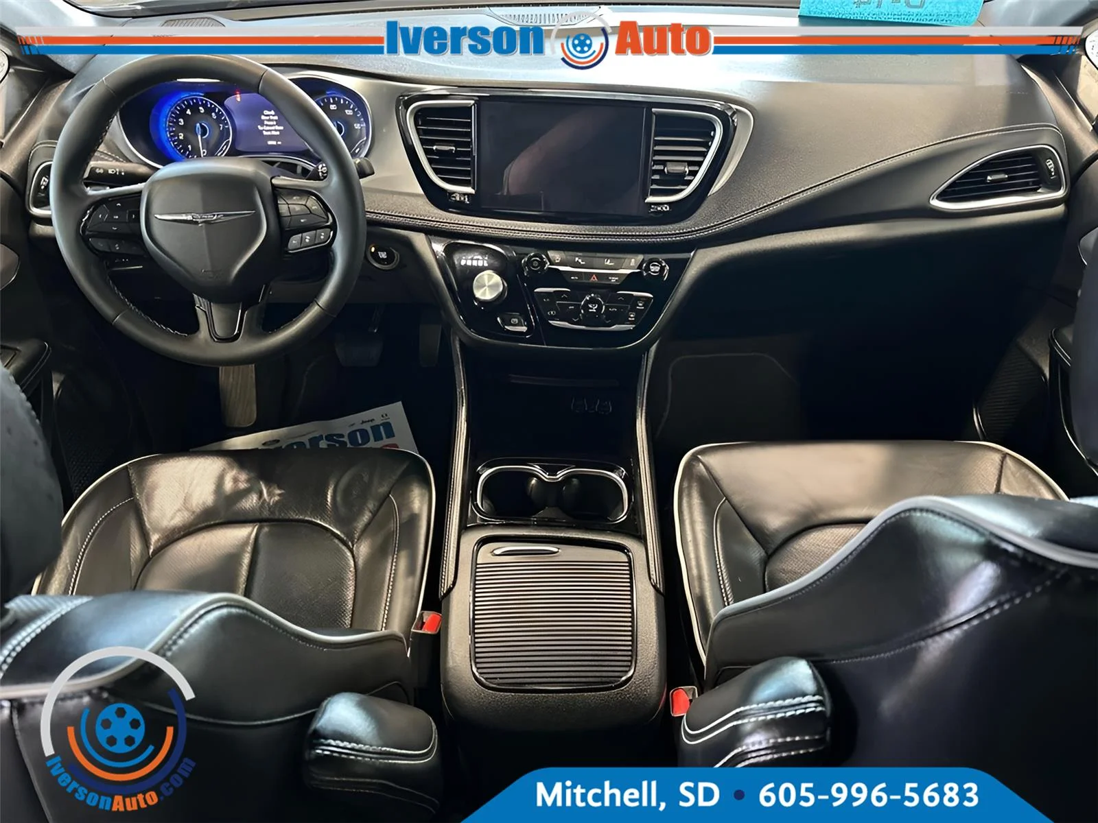 Used 2025 Ceramic Gray Clearcoat Chrysler Limited image 27
