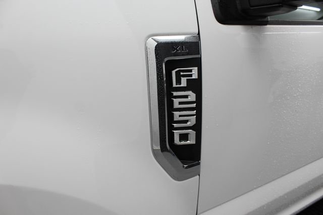 Used 2020 White Ford XL image 15