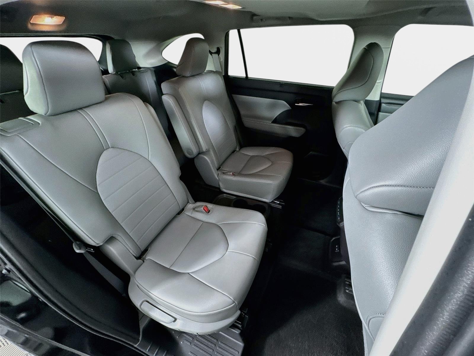 Used 2022 Midnight Black Metallic Toyota XLE image 28