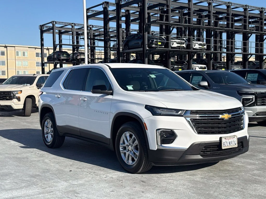 Used 2022 SUMMIT WHITE Chevrolet LS image 3