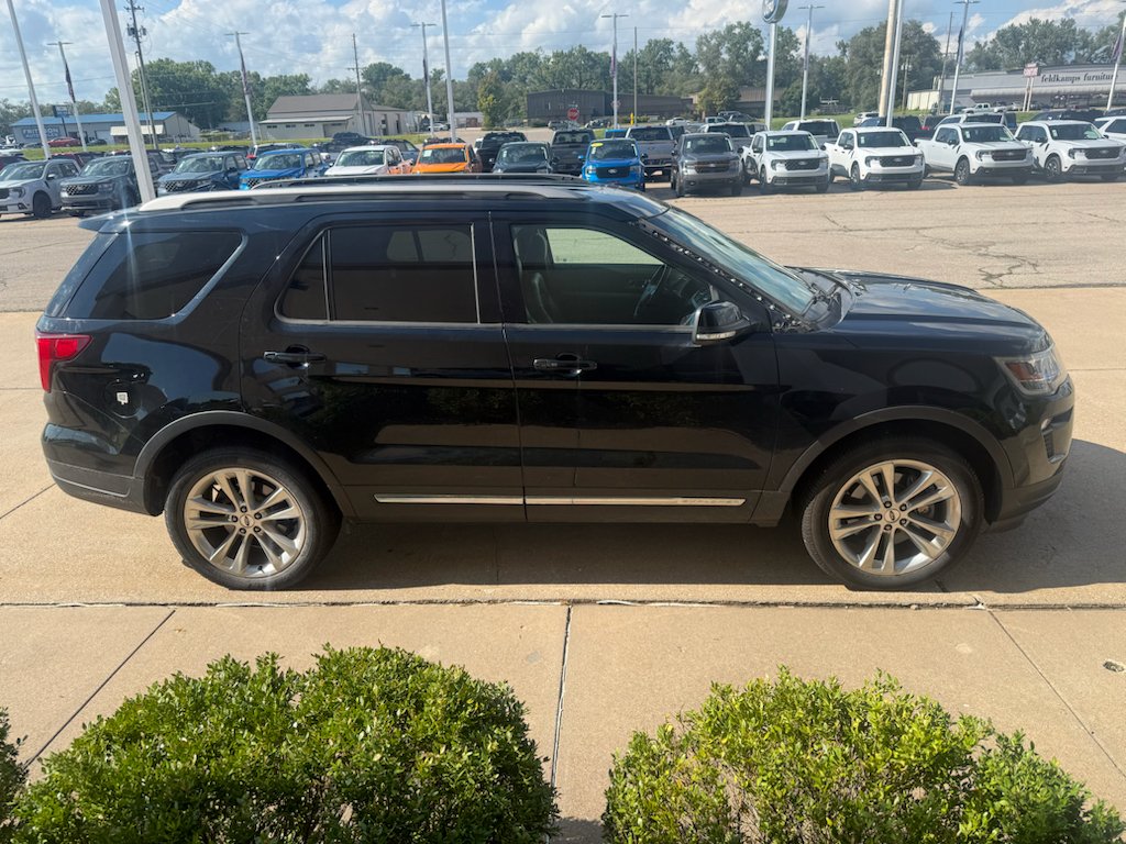 Used 2018 Shadow Black Ford XLT image 5