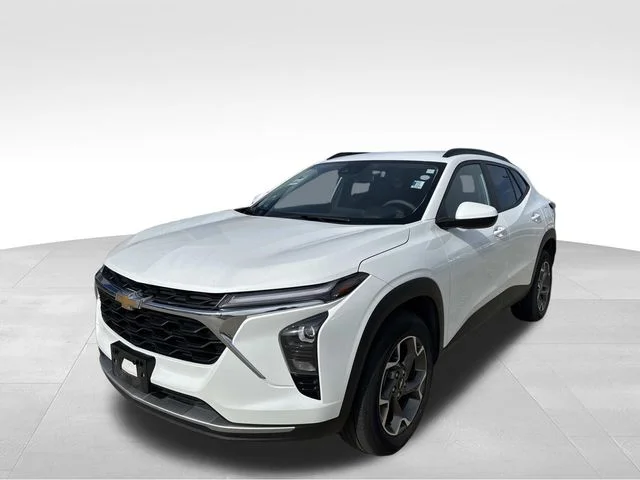 Used 2025 White Chevrolet LT image 5