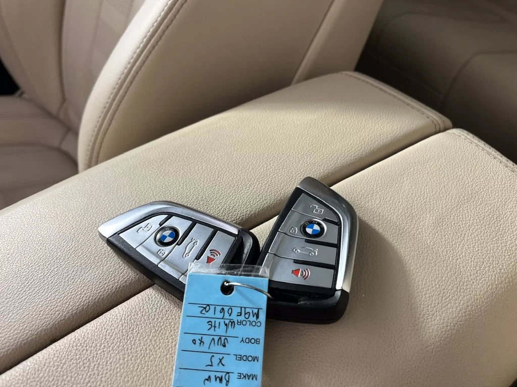 Used 2021 White Metallic BMW xDrive40i image 26