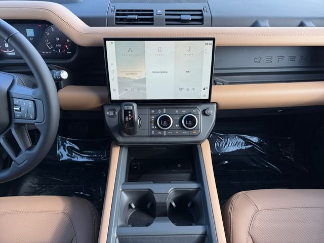 New 2026 Santorini Black Land Rover X-Dynamic SE image 15