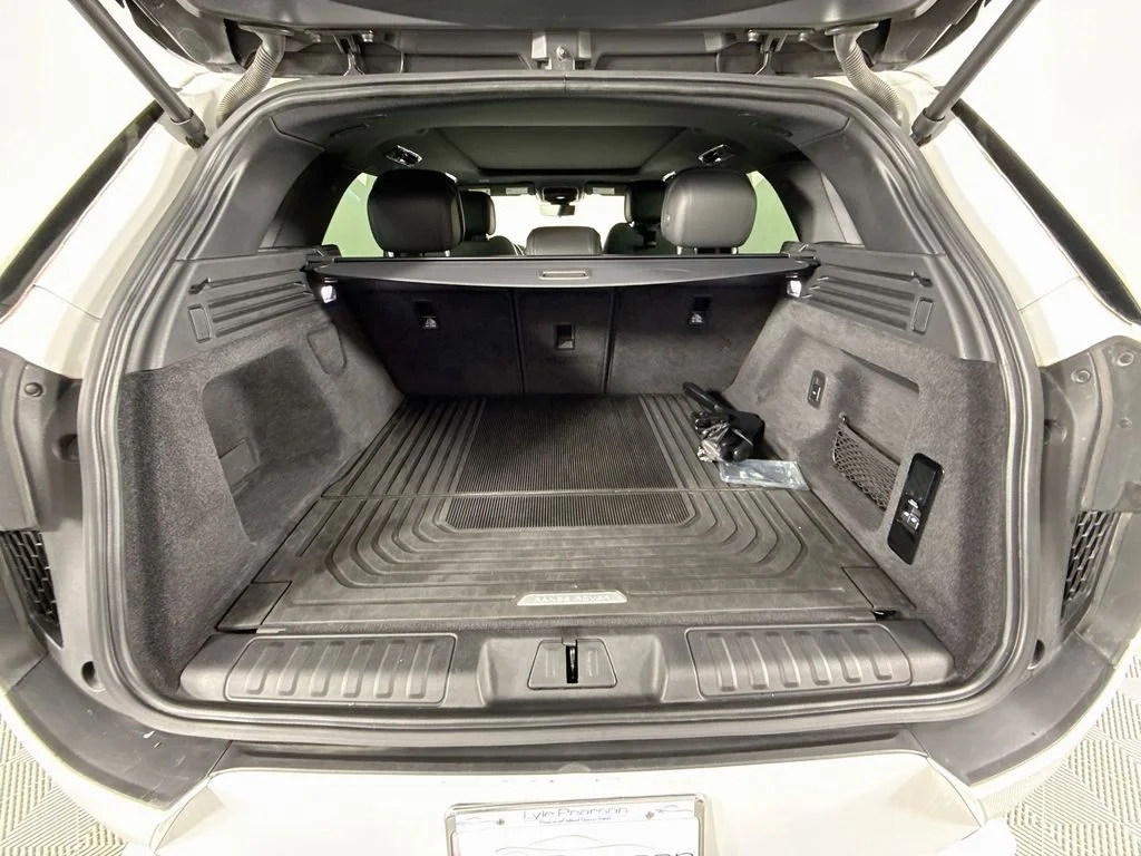 Certified Used 2023 Fuji White Land Rover SE Dynamic image 25