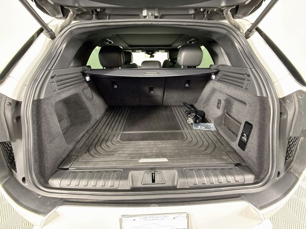 Certified Used 2023 White Land Rover SE Dynamic image 25