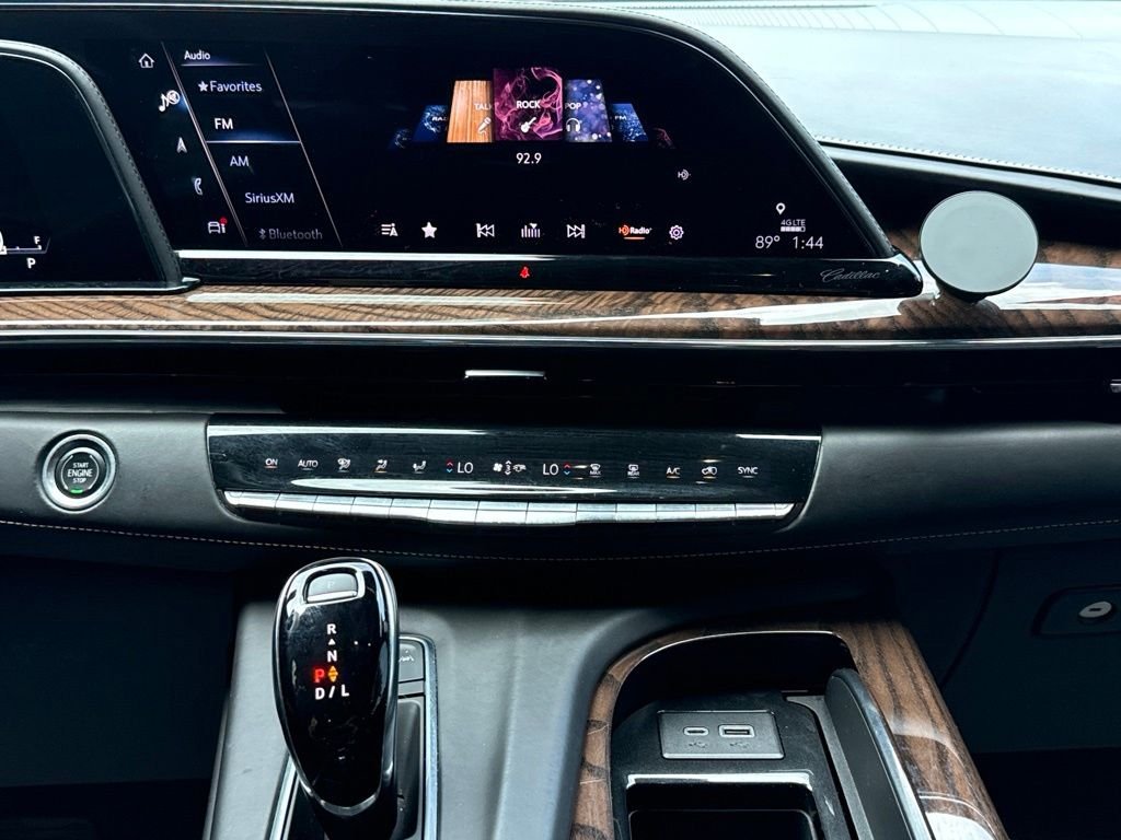 Used 2021 White Cadillac Sport Platinum image 18