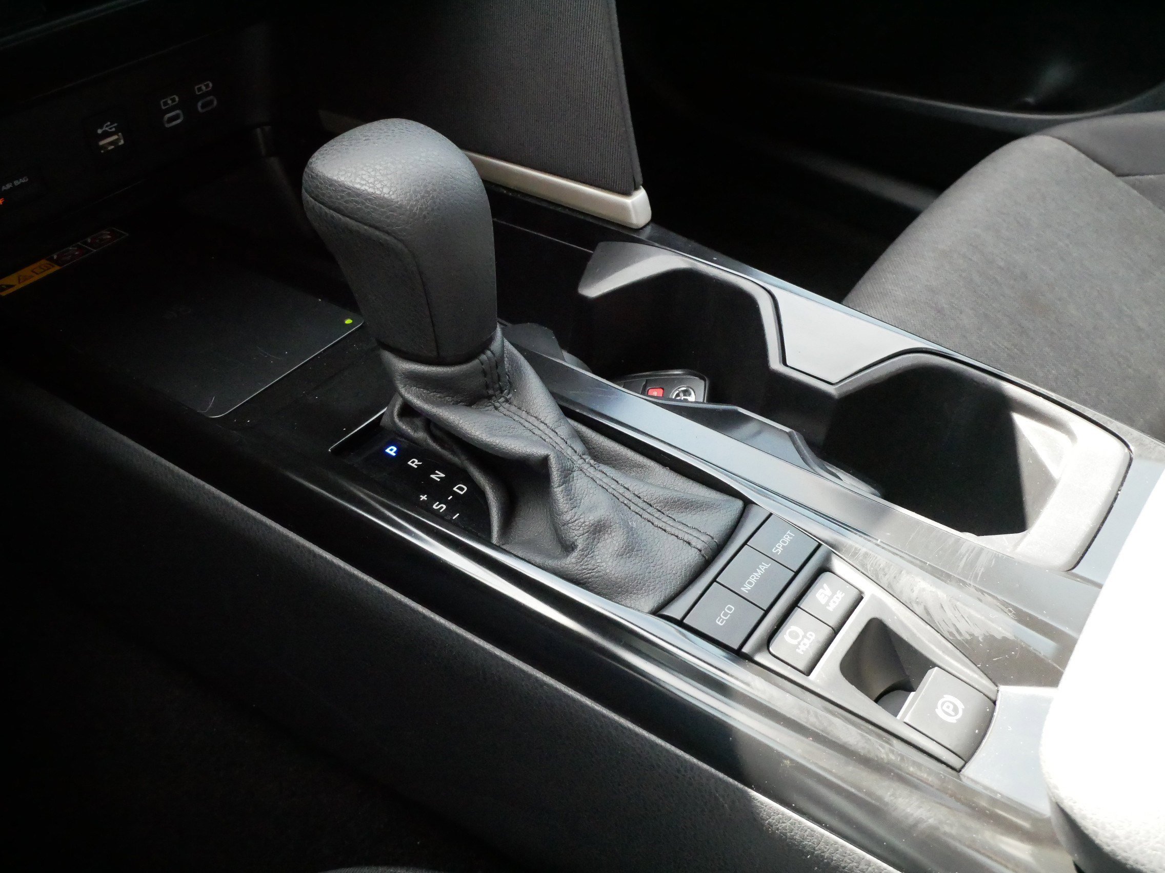 2025 Toyota Camry LE - Photo 24