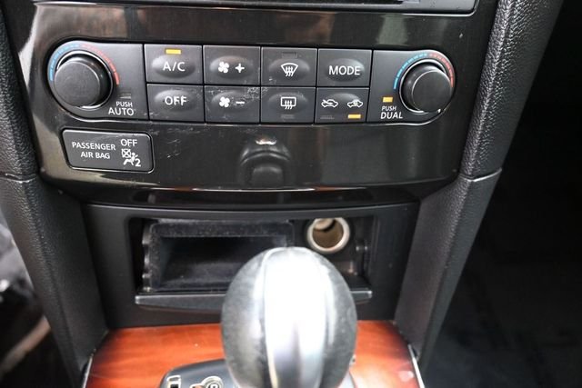 Used 2016 Black INFINITI Base image 40