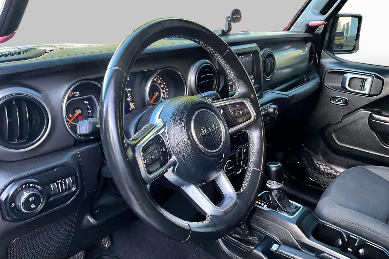 Used 2020 Black Clearcoat Jeep Sport S image 17
