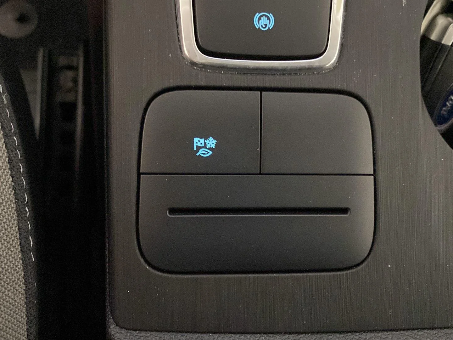 Used 2021 Red Metallic Ford SE image 19
