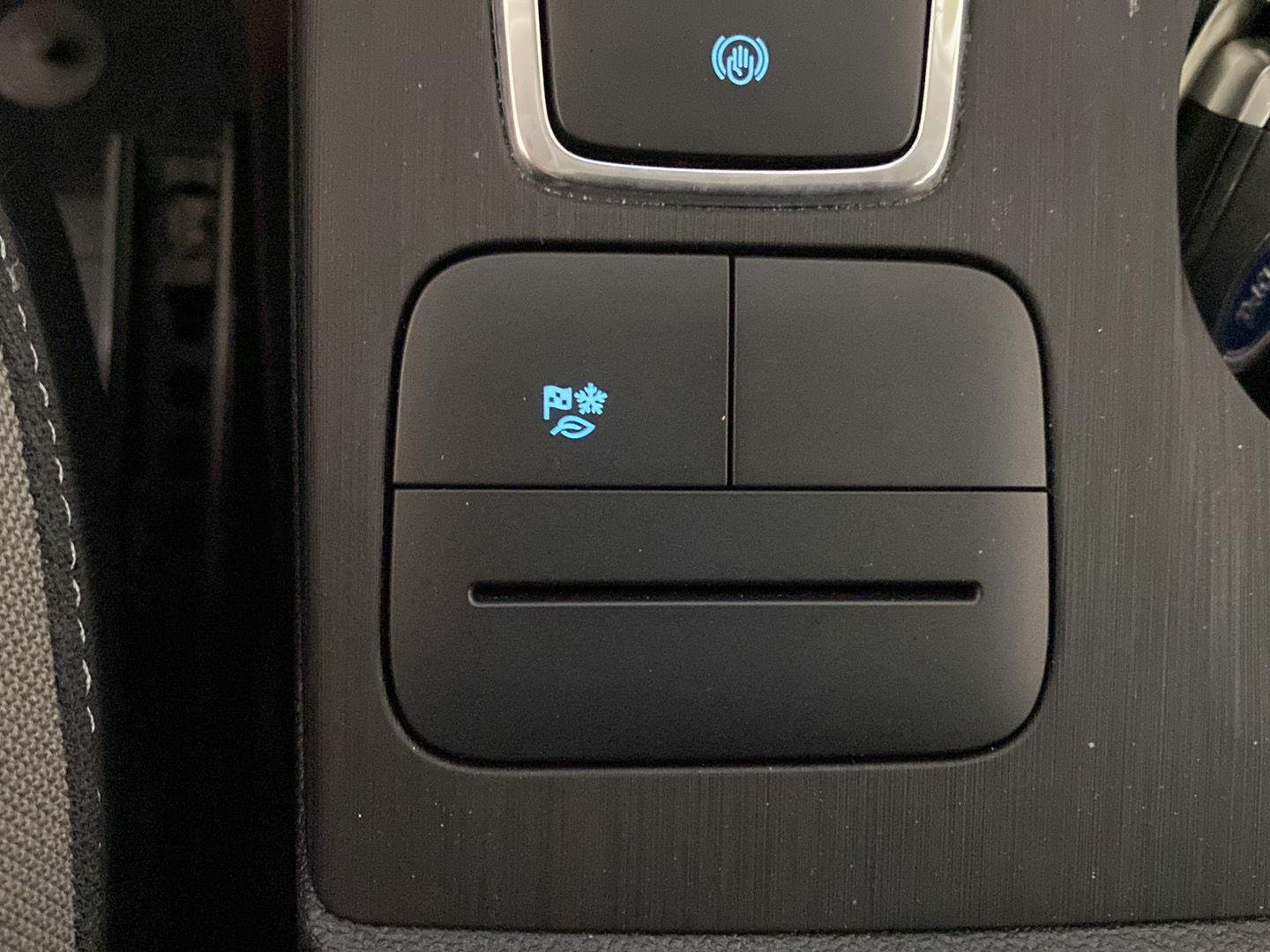 Used 2021 Red Metallic Ford SE image 19