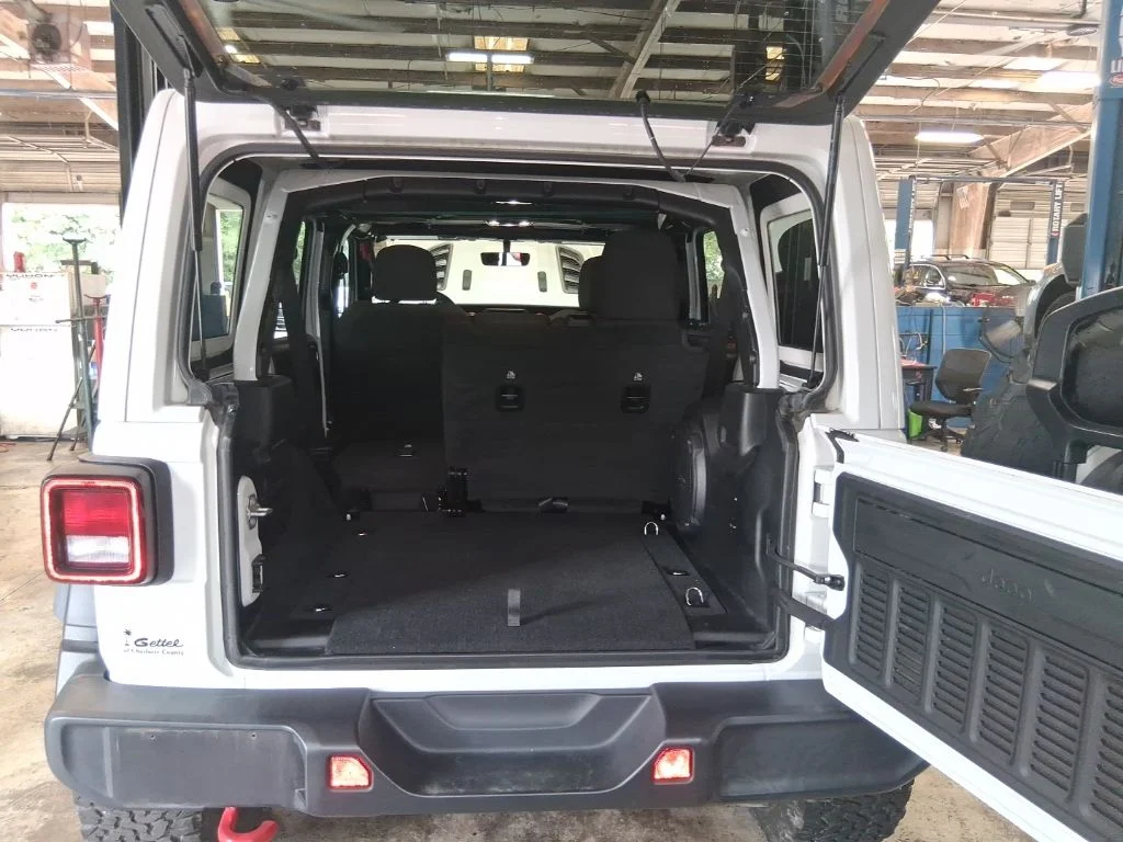 Used 2023 White Jeep Rubicon image 17