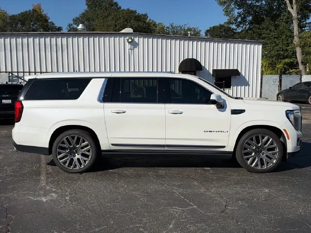 Used 2025 White Frost Tricoat GMC Denali Ultimate image 14