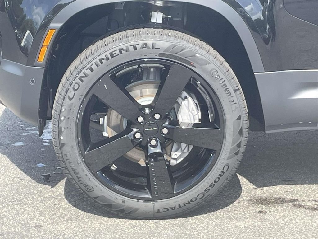 New 2026 Santorini Black Land Rover S image 12