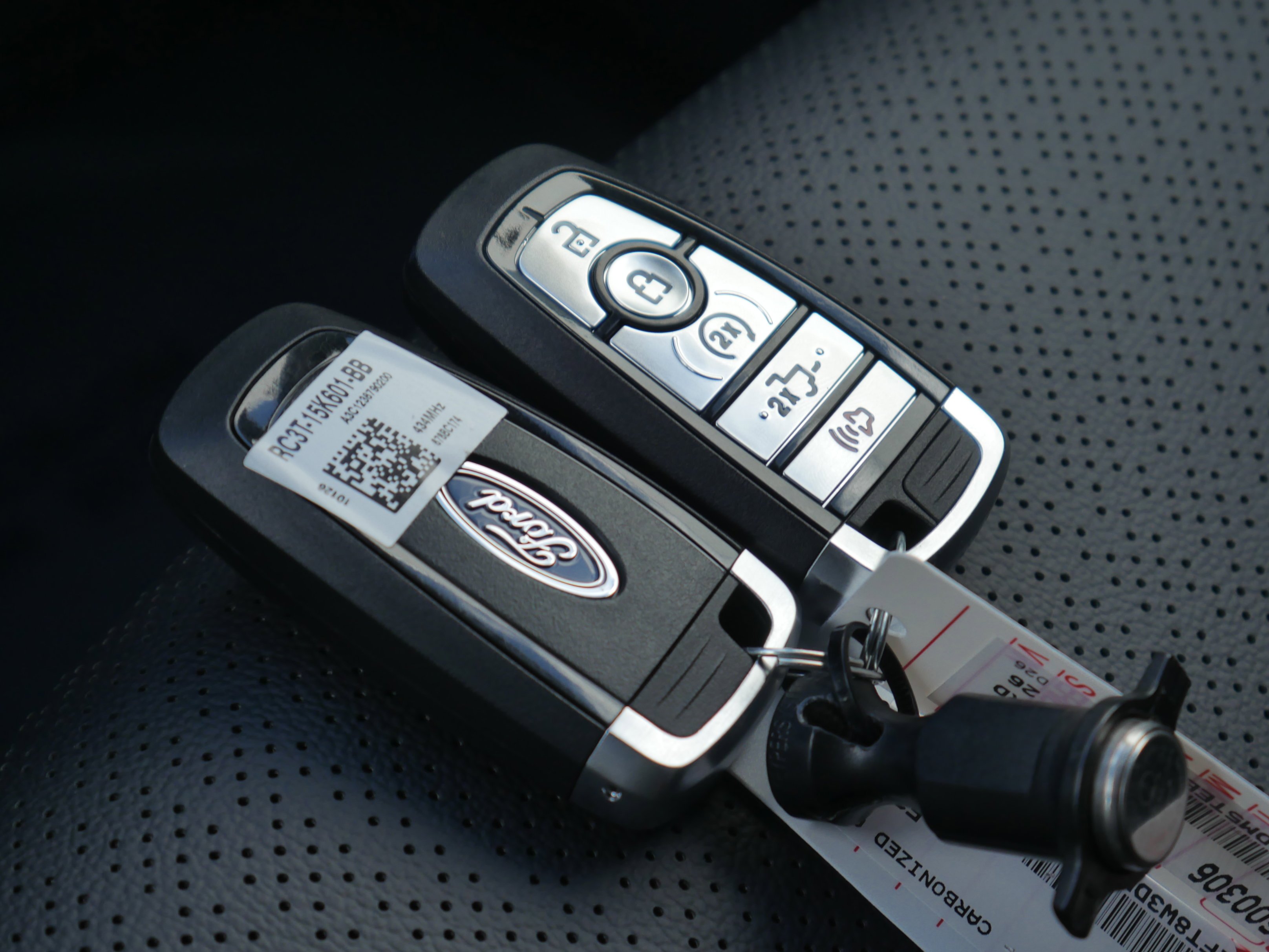 New 2026 Carbonized Gray Metallic Ford F-350® Lariat® image 40