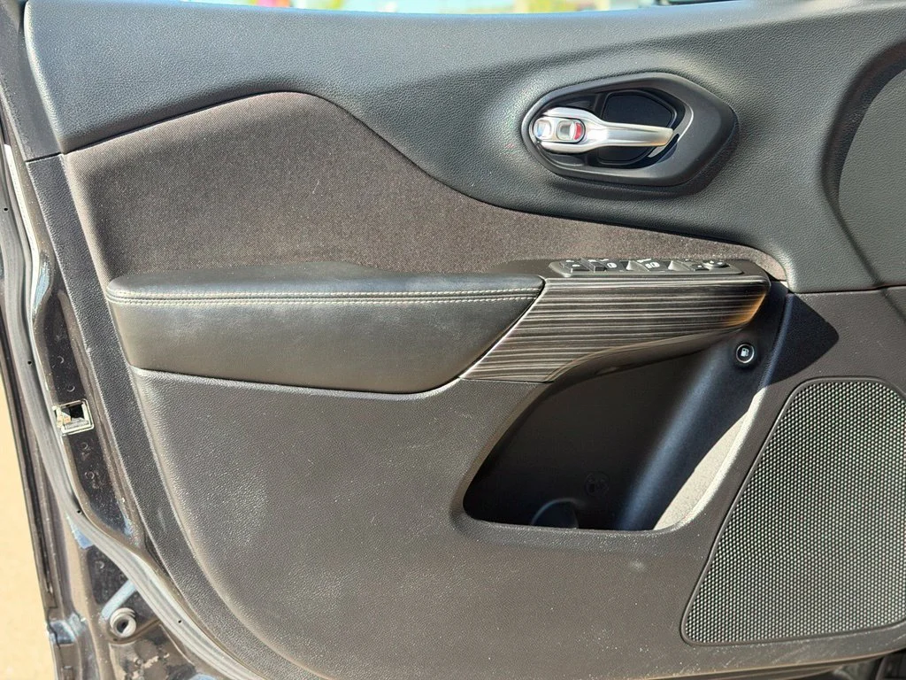 Used 2014 Black Jeep Latitude image 23