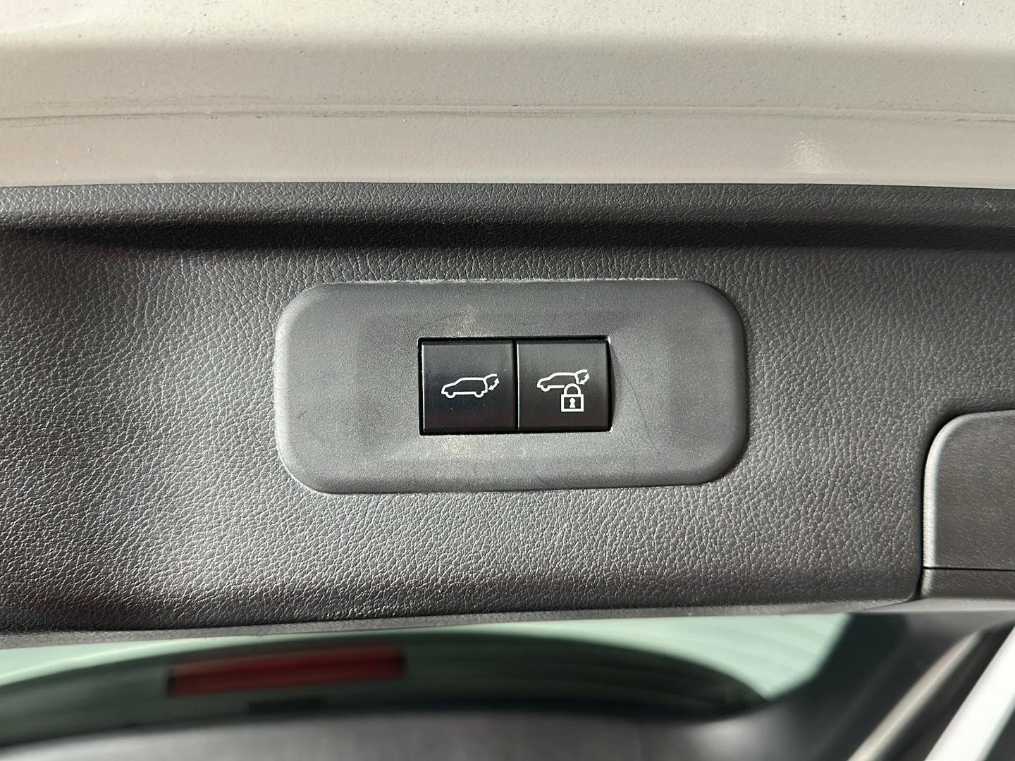 Used 2024 Wind Chill Pearl Toyota XLE image 26