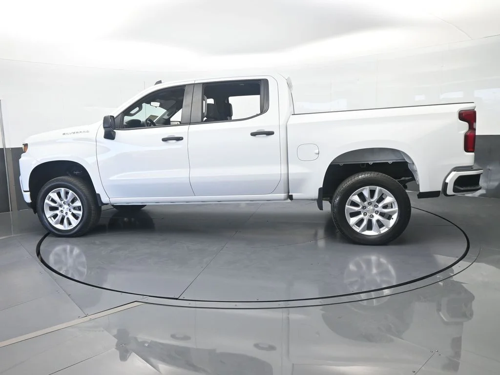 Used 2022 Summit White Chevrolet Custom image 3