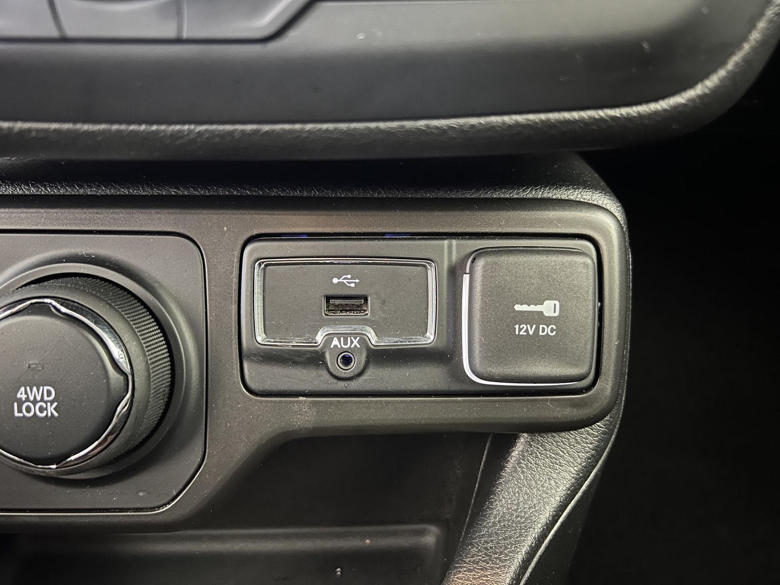 Used 2020 Colorado Red Clearcoat Jeep Latitude image 16