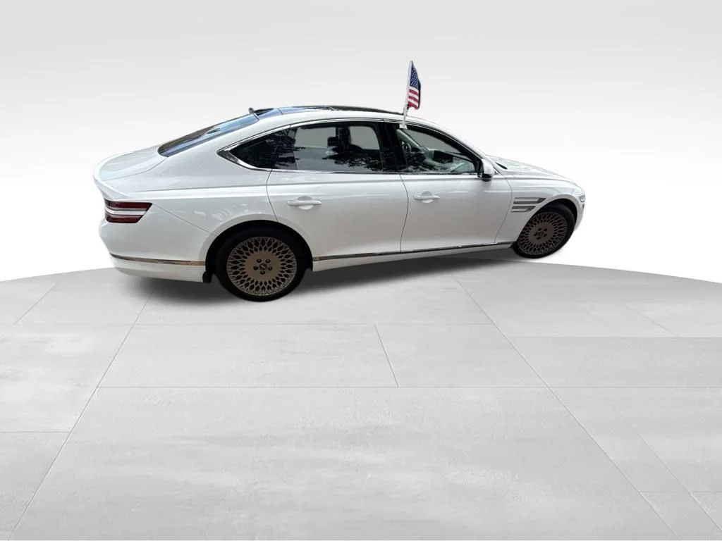 Used 2022 White Genesis 2.5T image 4