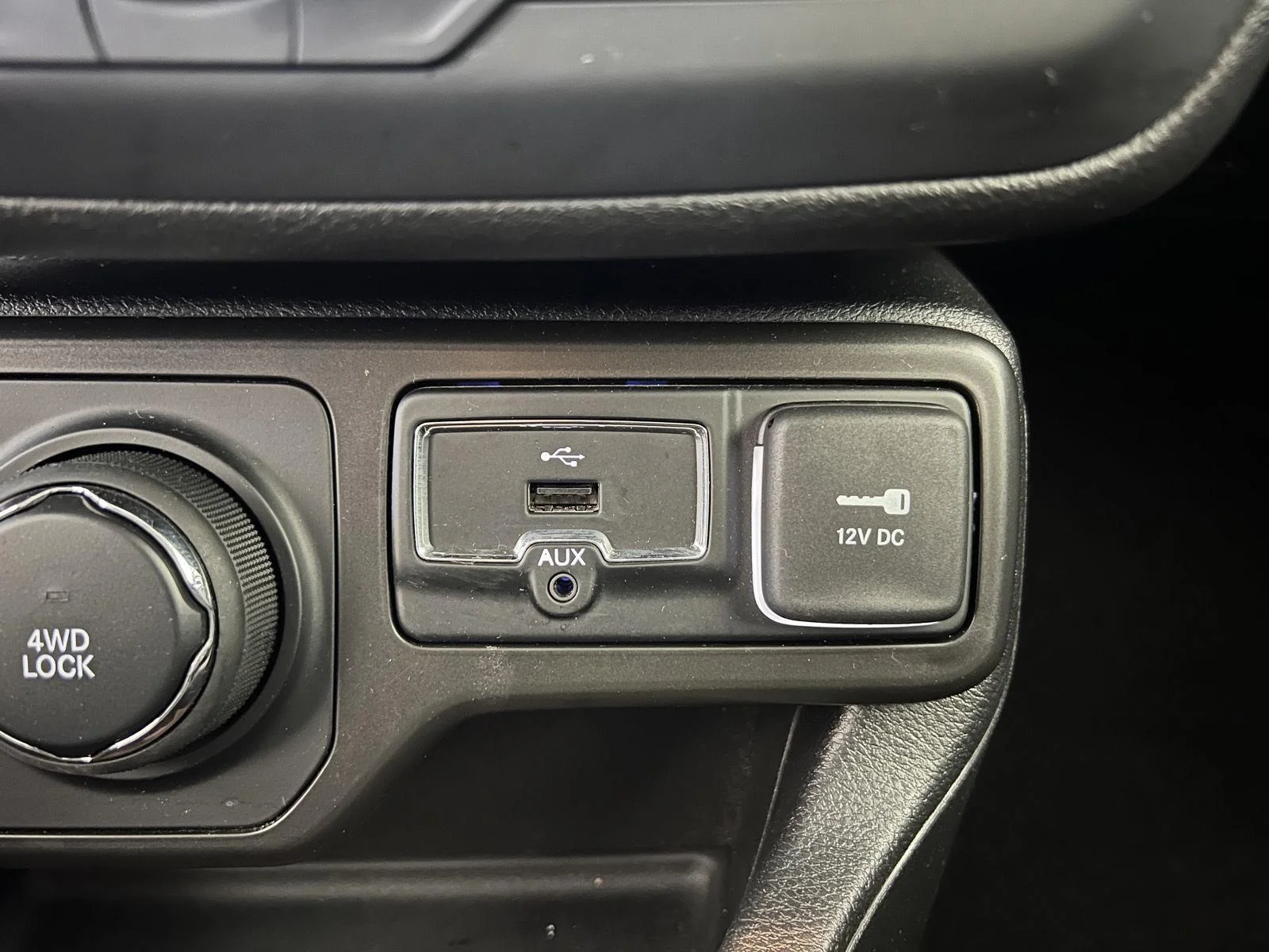 Used 2020 Colorado Red Clearcoat Jeep Latitude image 16