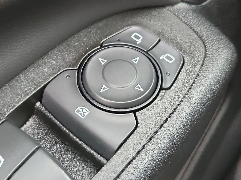 2023 Chevrolet Equinox LT - Photo 25
