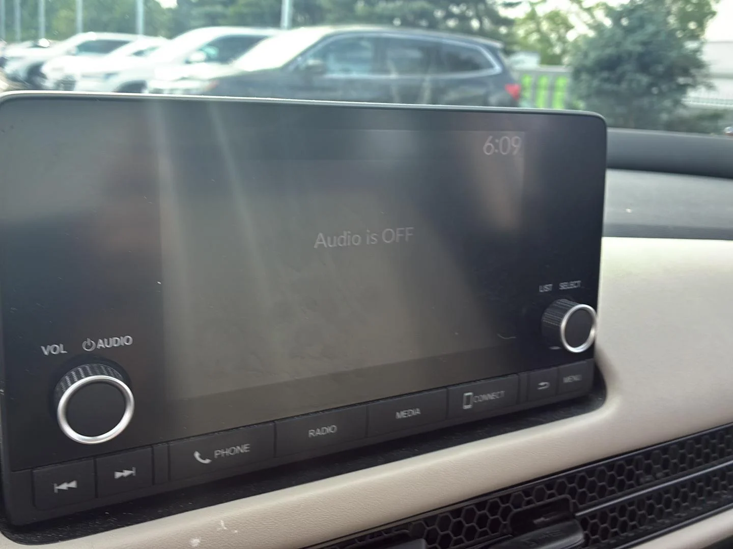 Used 2024 Lunar Silver Metallic Honda LX image 3
