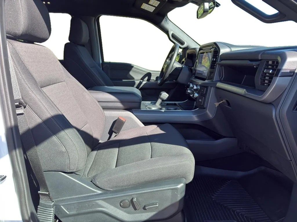 Used 2025 Oxford White Ford XLT image 6